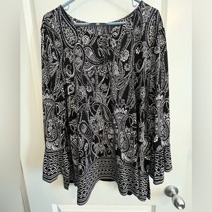 Very pretty, like new black and white patterned blouse. Women’s size 2X.